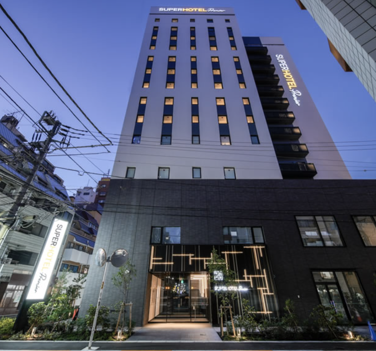 スーパーホテルPremier池袋天然温泉位於東京最人氣地段池袋,距離JR池袋站約10分鐘步程。