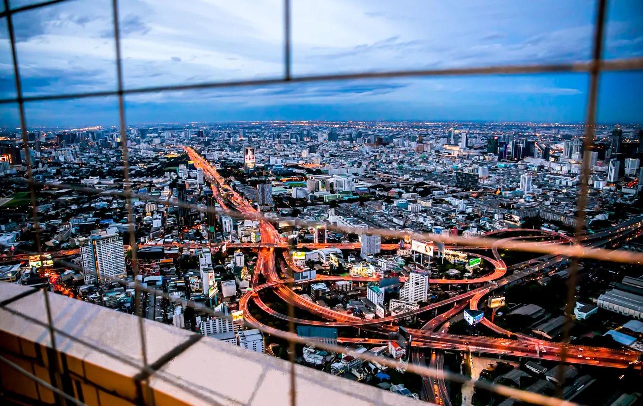 曼谷彩虹雲霄酒店78層海鮮自助餐