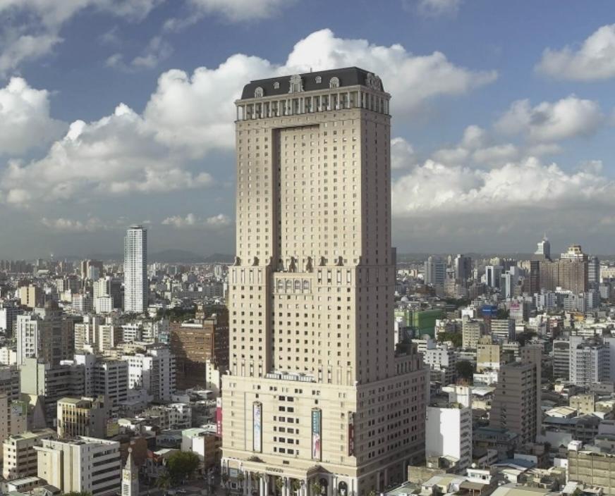 高雄漢來大飯店早前推出Sanrio主題酒店房間,有Hello Kitty、My Melody、Kuromi、My Little Twins Star等18間主題客房。 今次酒店一次過跟Sanrio8大角色合作,推出「雙人房、亞灣家庭房、家庭套房」5種房型共18間主題房,全部位於酒店26樓。從電梯門、走廊到房間,到處都有滿滿的Sanrio角色,可愛度滿分。