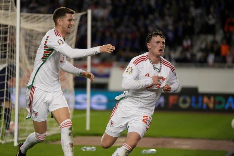 威爾斯24歲前鋒尼頓布洛希特首戰入波-2