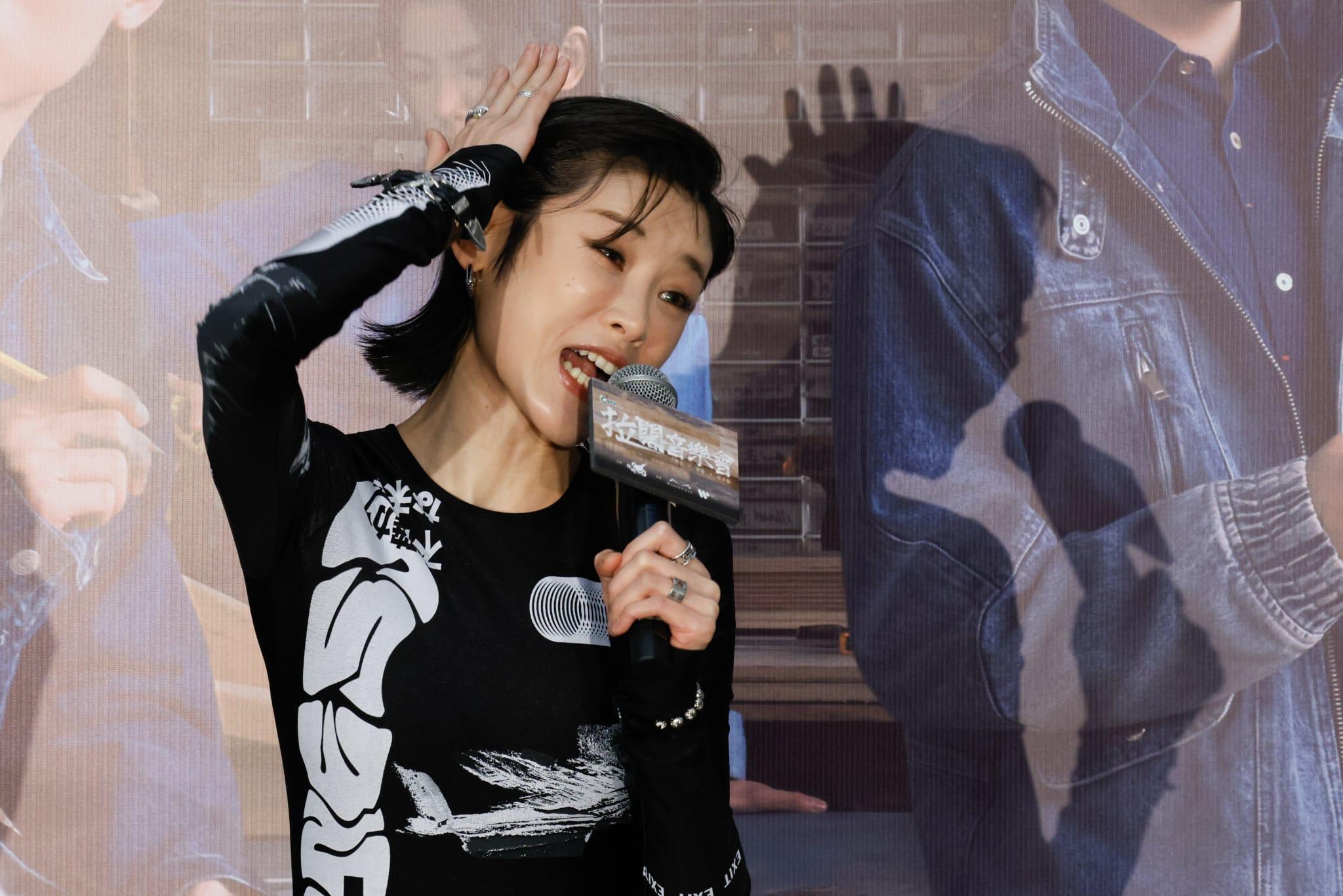 陳卓賢、江𤒹生、陳蕾現身銅鑼灣時代廣場舉行的記者會。 (蘇文傑攝)