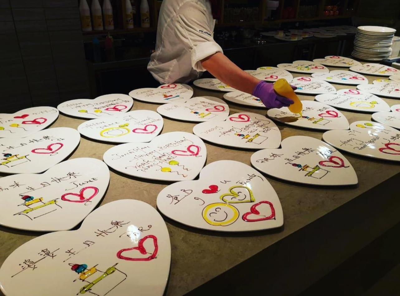 每晚Buffet都會有大量的甜品碟。(圖:emperor_fung_ instagram)