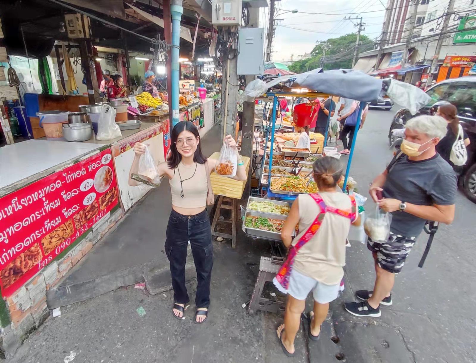 這條街連西人也會來覓食!