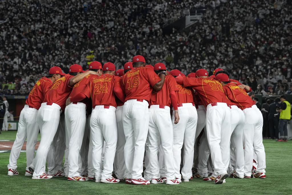 中國隊首戰不敵日本。(美聯社)