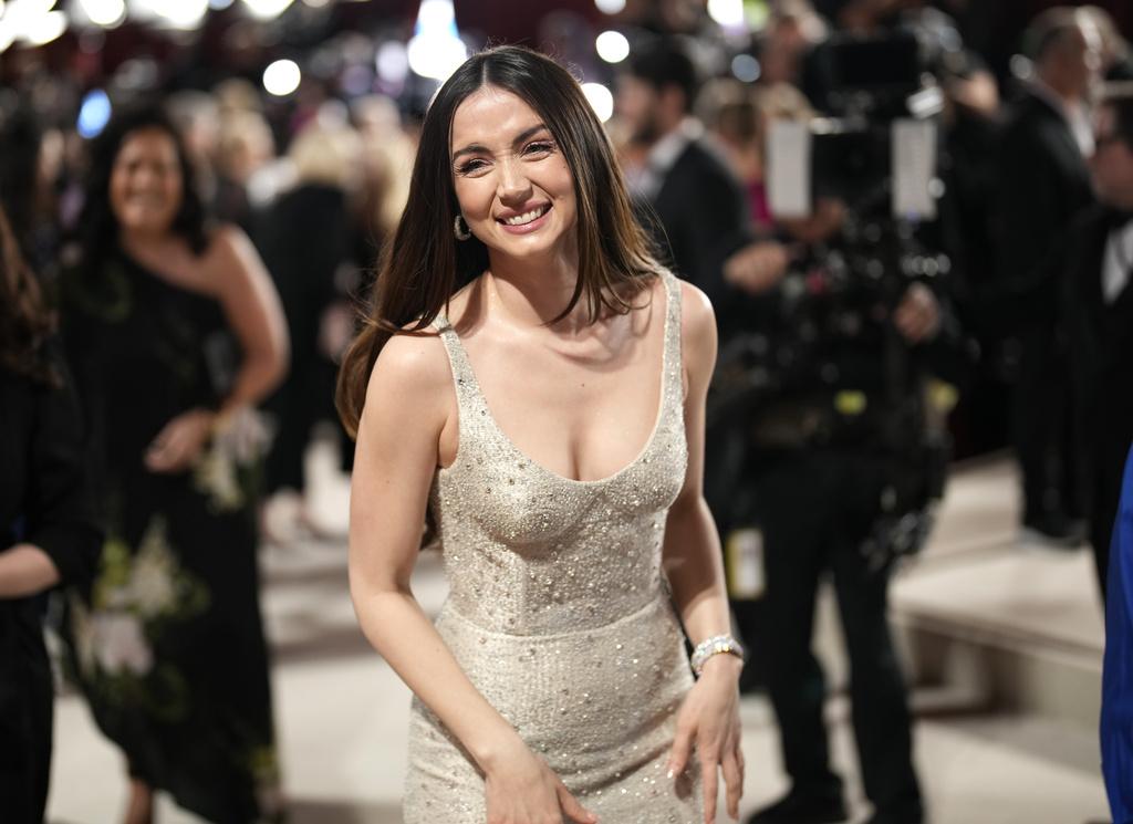 新邦女郎Ana de Armas性感現身紅地氈。(AP)