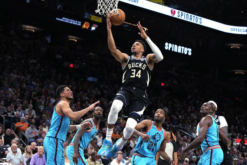 安迪杜甘普攻入36分,帶領公鹿率先取得季後賽資格。(美聯社)