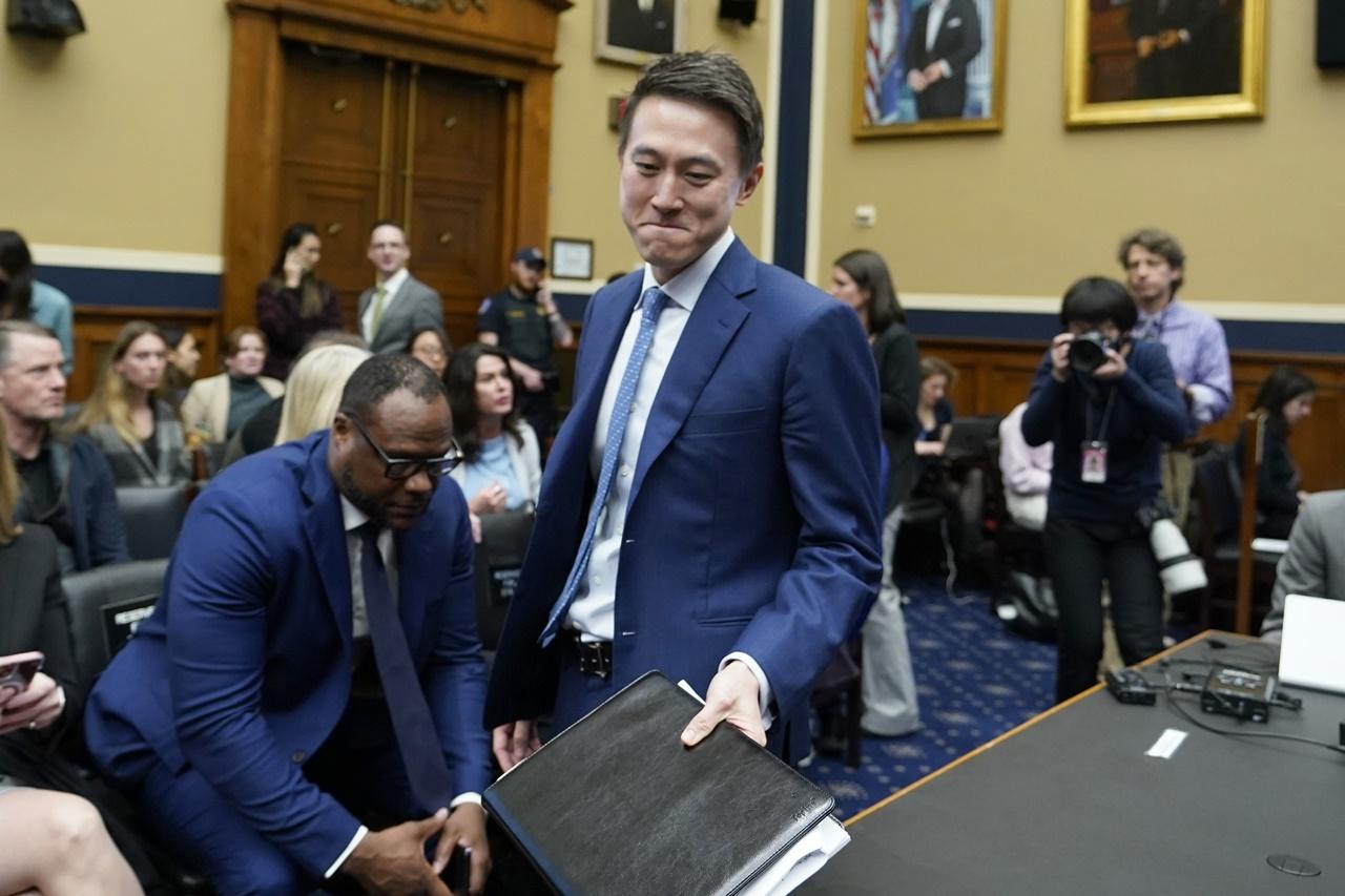 聽證會持續超過5個小時。周受資接受美國議員輪流質詢。(AP)