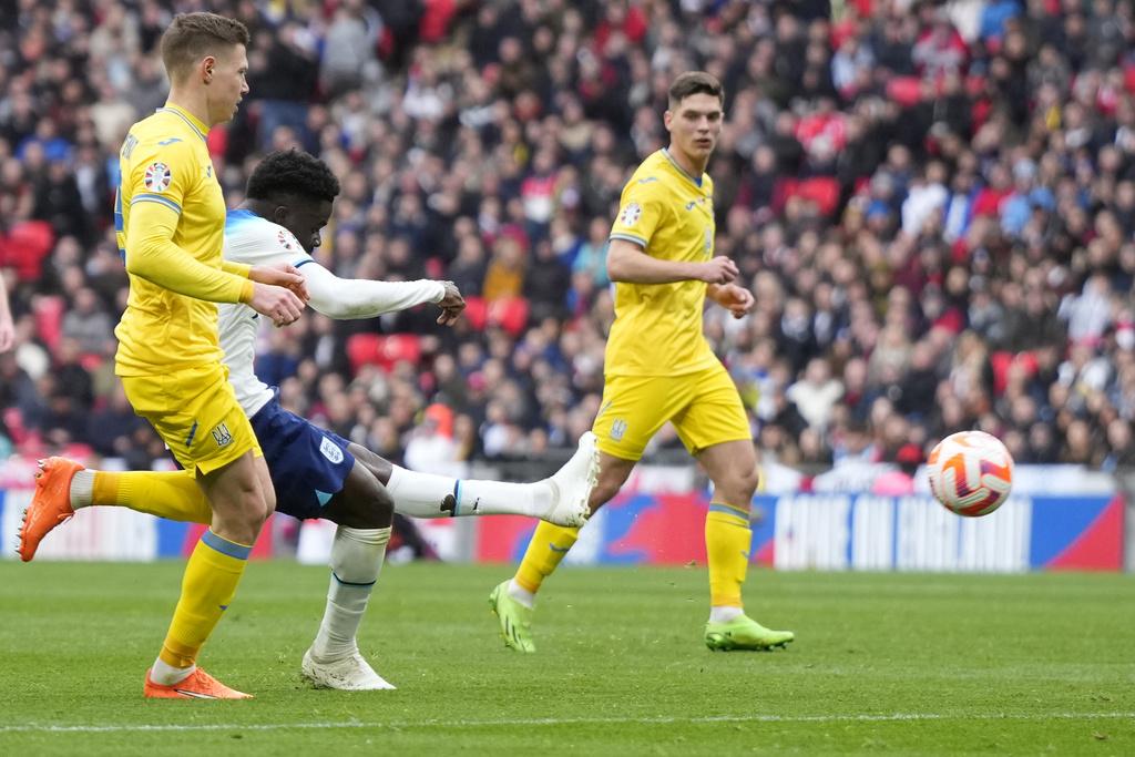 布卡約沙卡的妙射為英軍領先至2:0。(美聯社)