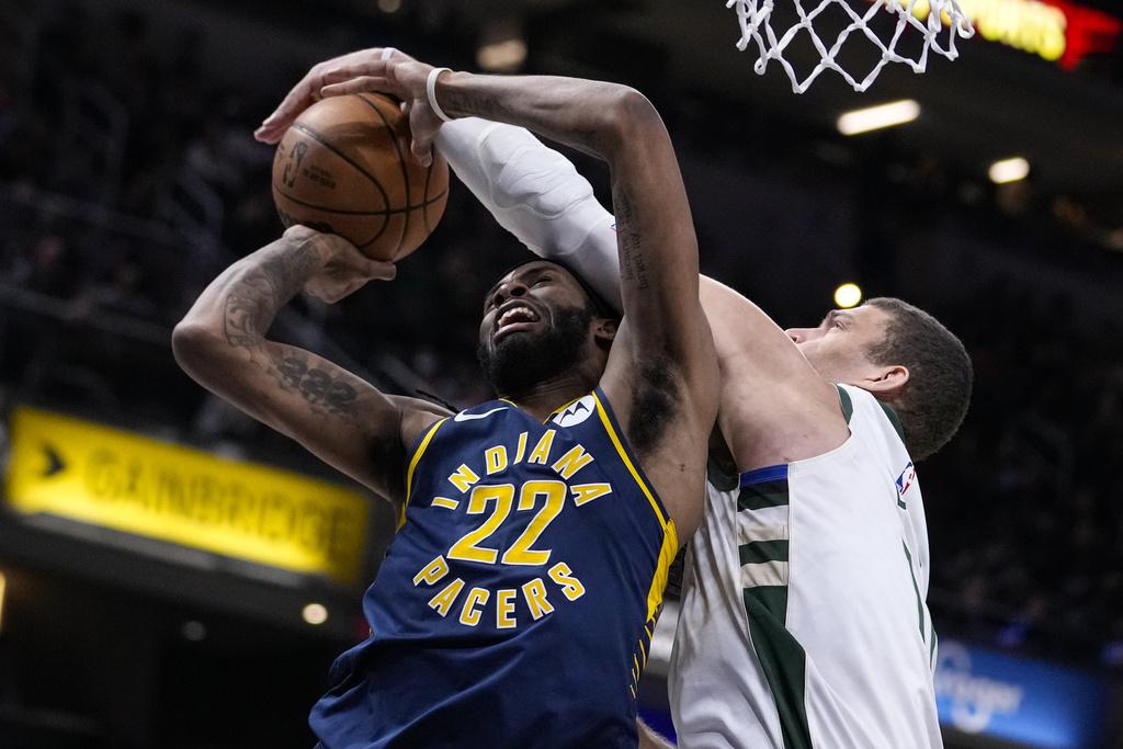 公鹿以149:136擊敗溜馬,取得今季第55勝。(美聯社)