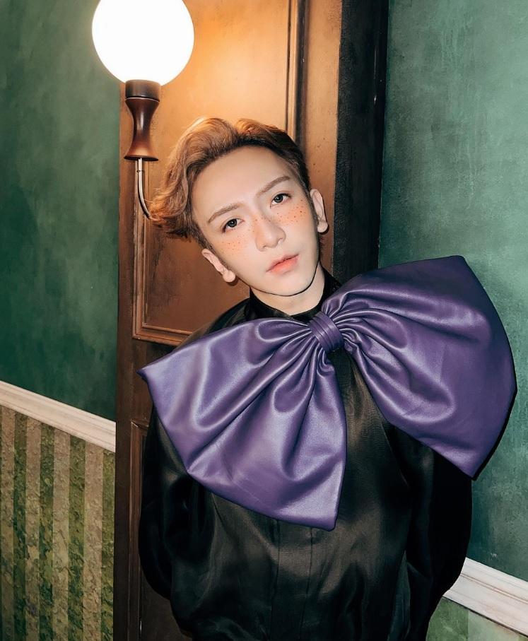 Anson Lo笑言對自己的額頭愈來愈有信心,故新歌MV造型挑戰「露全額」。