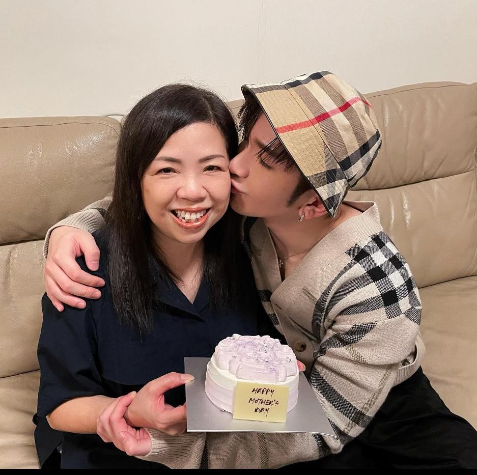 每年教母生日,教主定必為她慶祝。(IG@Anson Lo)