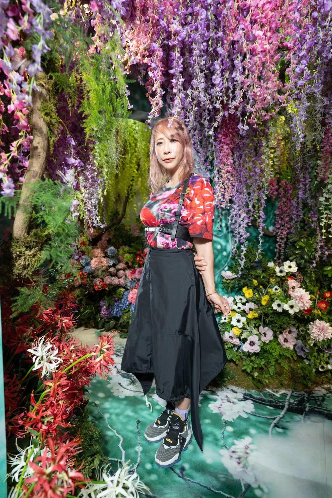 由蜷川實花和香格里拉打造,名為「蝴蝶的四季」的藝術裝置,設計融合了艷麗的色彩和盛開花卉元素,象徵多元未來,無盡的生命力。