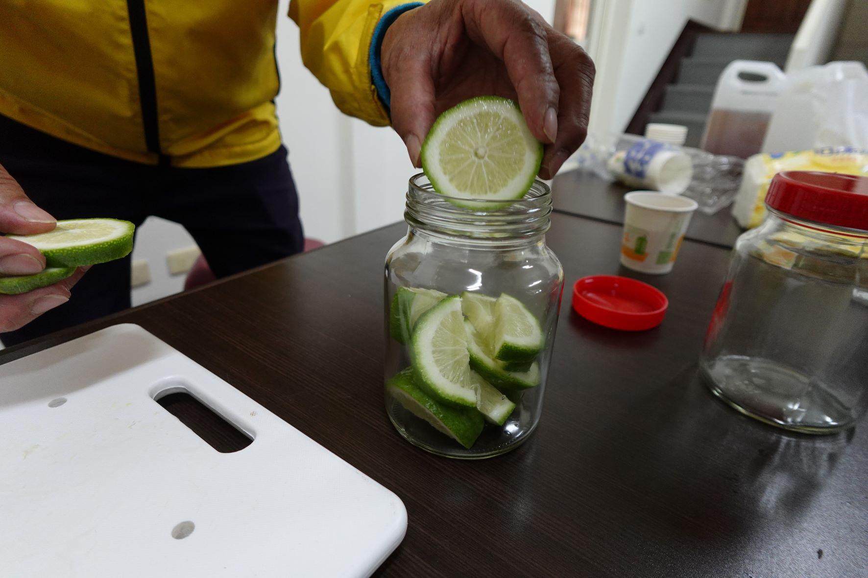 清洗乾淨再拿去切片入樽