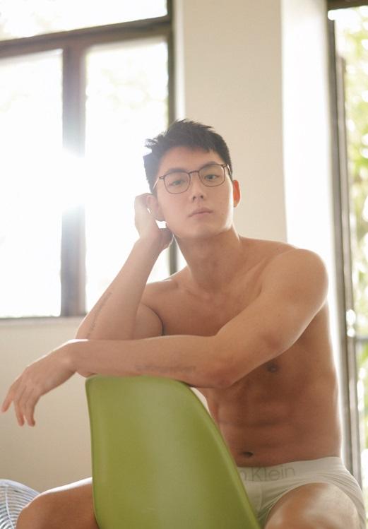 Louis被冠以「翻版王浩信」之稱號。