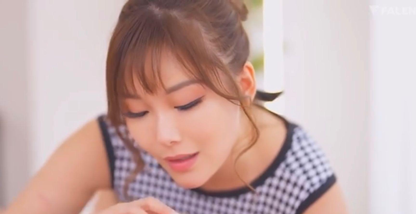 Erena處女AV一出即成為日本及香港網民熱話。