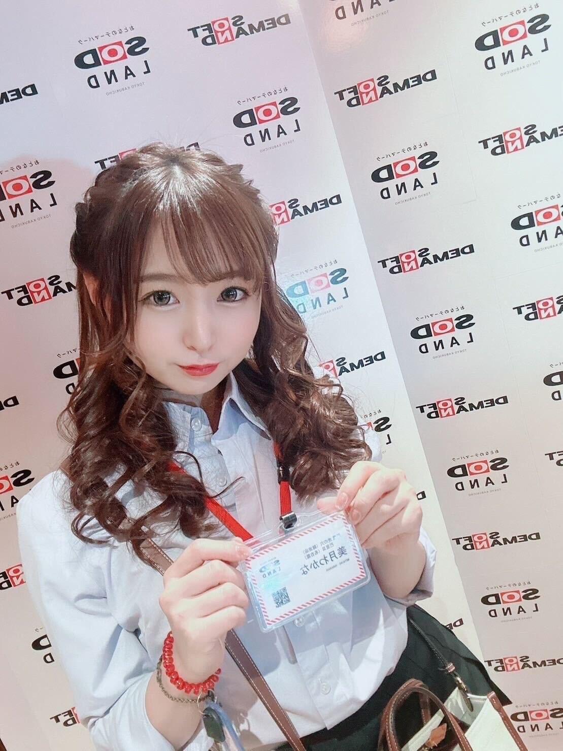 SOD LAND不時找來AV女優在店內工作。(Twitter圖片)