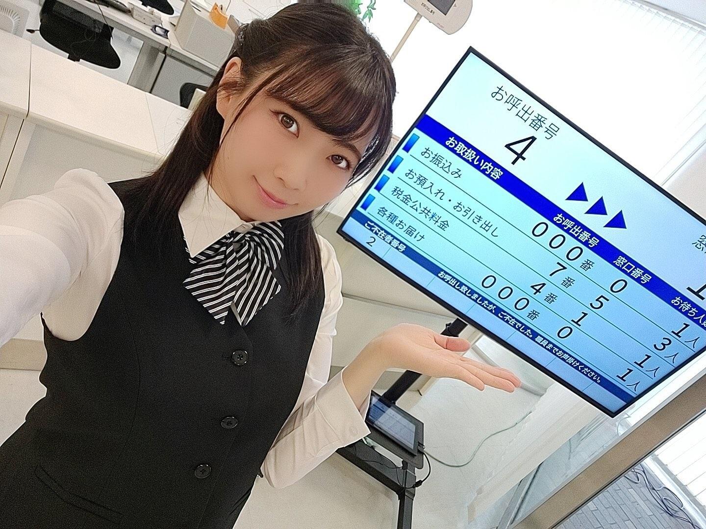 店內亦設有多個成人影片場景。(Twitter圖片)