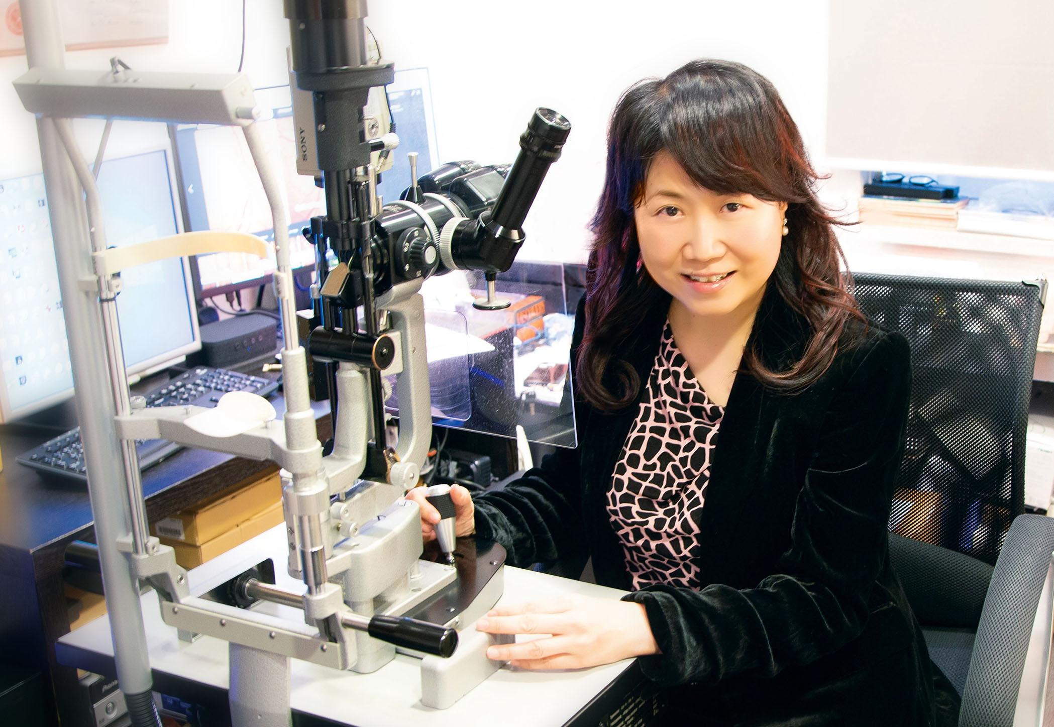 眼科專科醫生及香港大學榮譽臨床助理教授易惠芳醫生