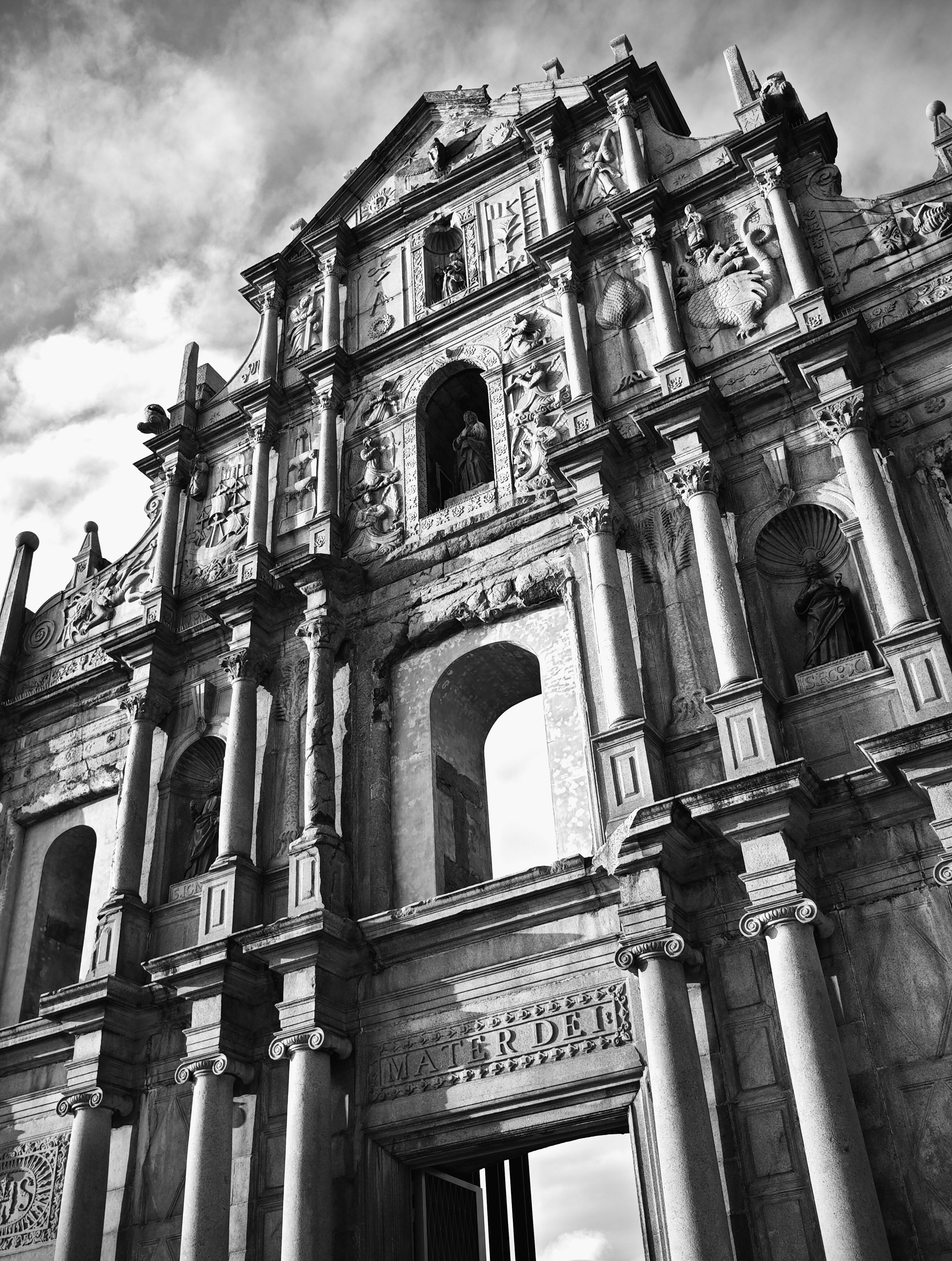 Xiaomi 13同樣配備Leica相機系統,用Leica招牌的黑白模式拍攝大三巴,相當有歷史感。