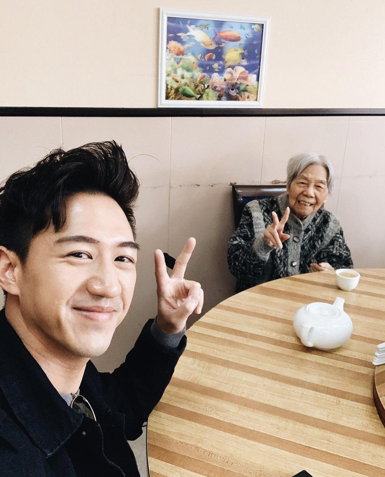 Jay Fung與嫲嫲感情要好,遺憾嫲嫲病逝,無法見證他踩上紅館舞台。