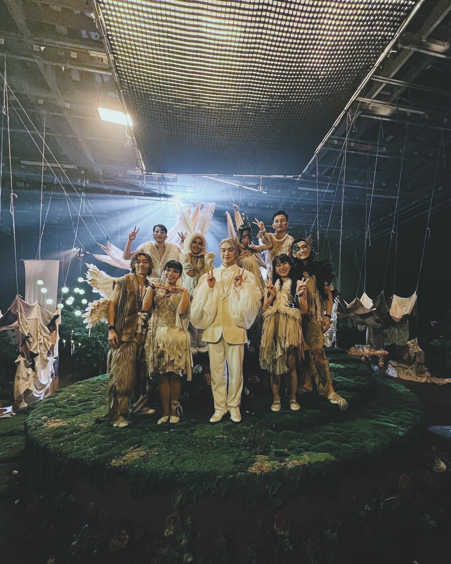 Jer很多謝製作團隊在兩星期內搭建大型廠景。(IG@JER)