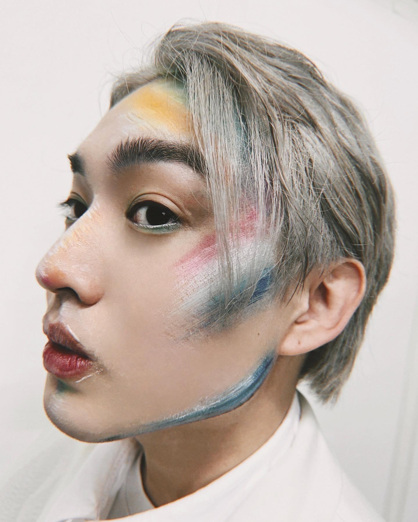 Jer在新歌《從零開始的新世界》MV裡的「阿凡達彩妝」。(IG@JER)