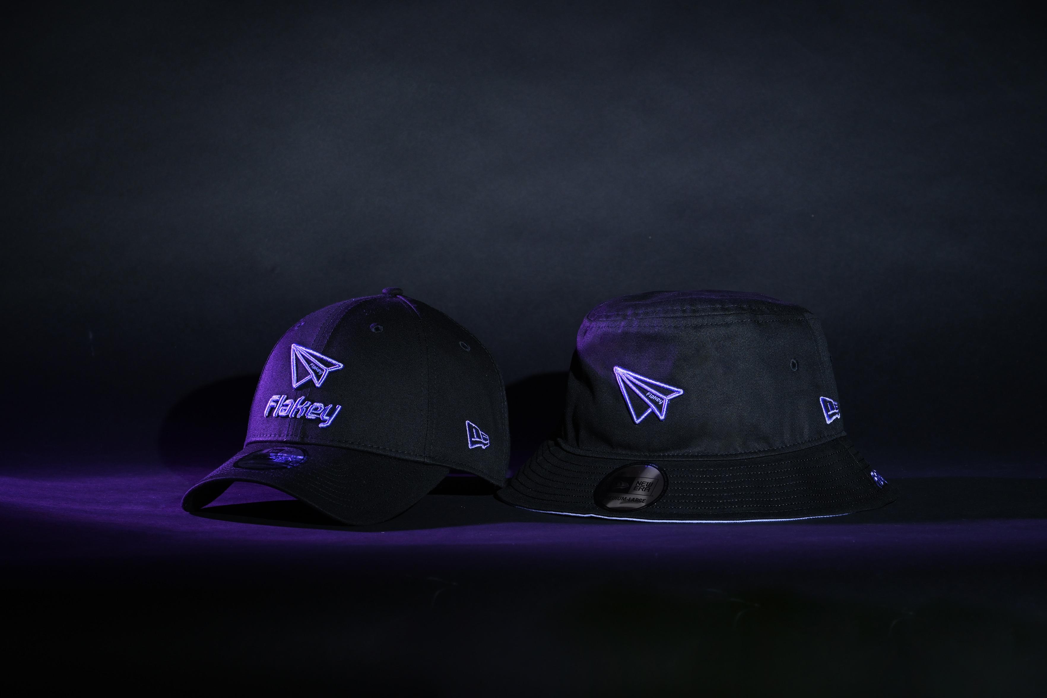 New Era首度Frankie創辦的潮流品牌Flakey聯乘,推出9FORTY及BUCKET 01兩個帽款。