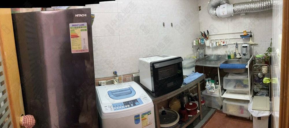 廚房面賣積算大,有足夠空間擺放洗衣機。(代理提供)