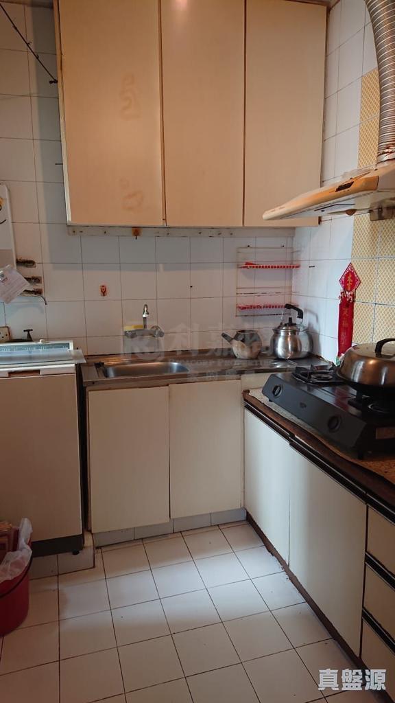 廚房空間闊大。(代理提供)