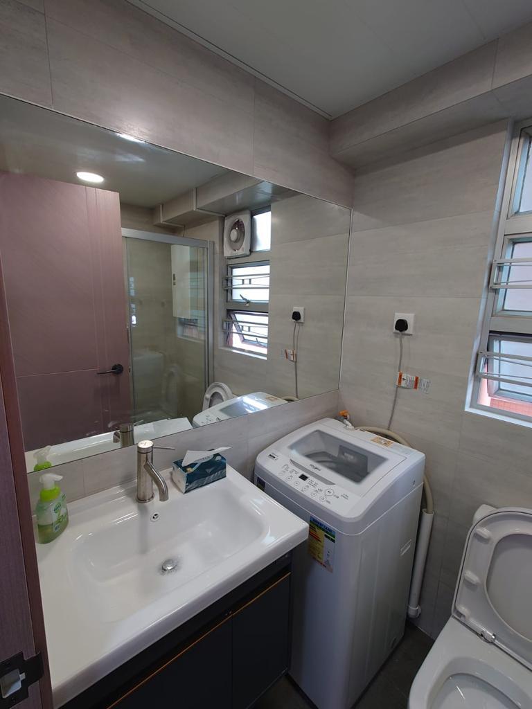 明廁浴室有足夠空間擺放洗衣機,十分實用。(代理提供)