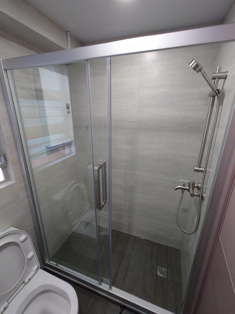 浴室採透明玻璃企缸設計。(代理提供)