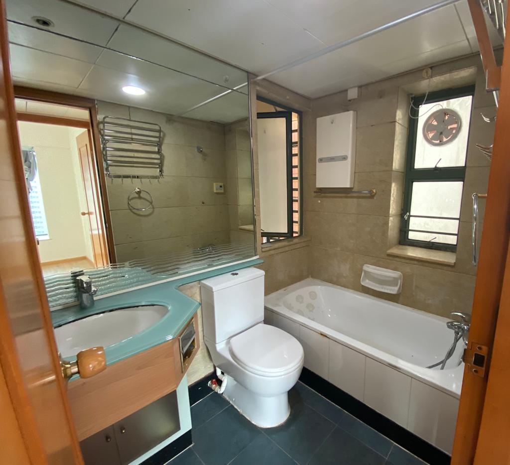 明廁浴室非常光猛,面積亦大。(代理提供)