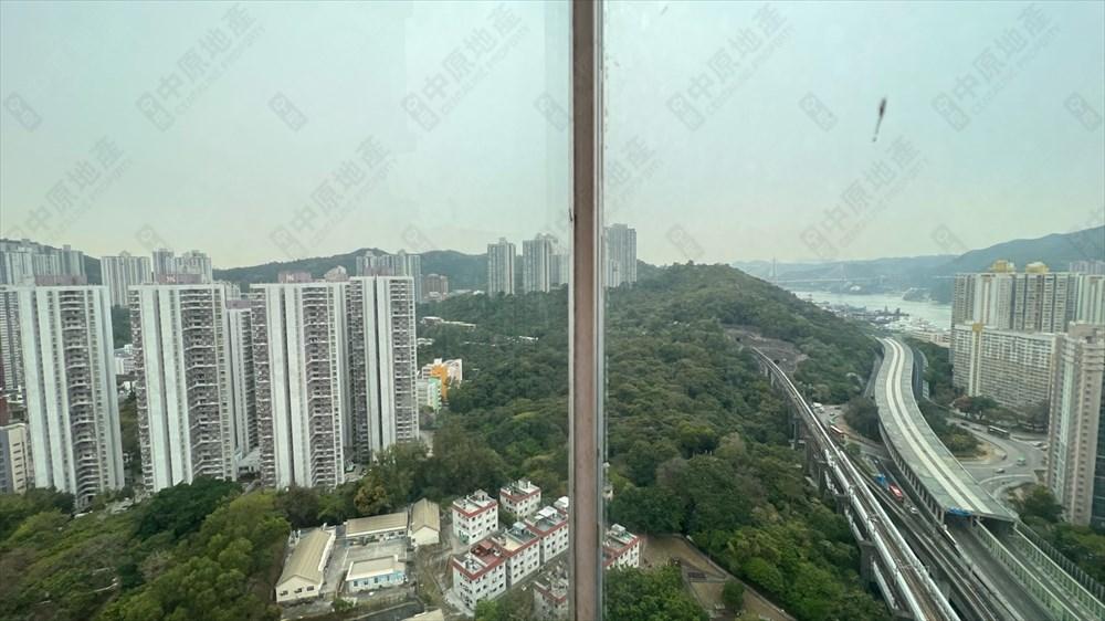 單位屬於單邊高層,景觀望市中心公園景,更可遠望少許海景,視野十分遼闊開揚。(代理提供)