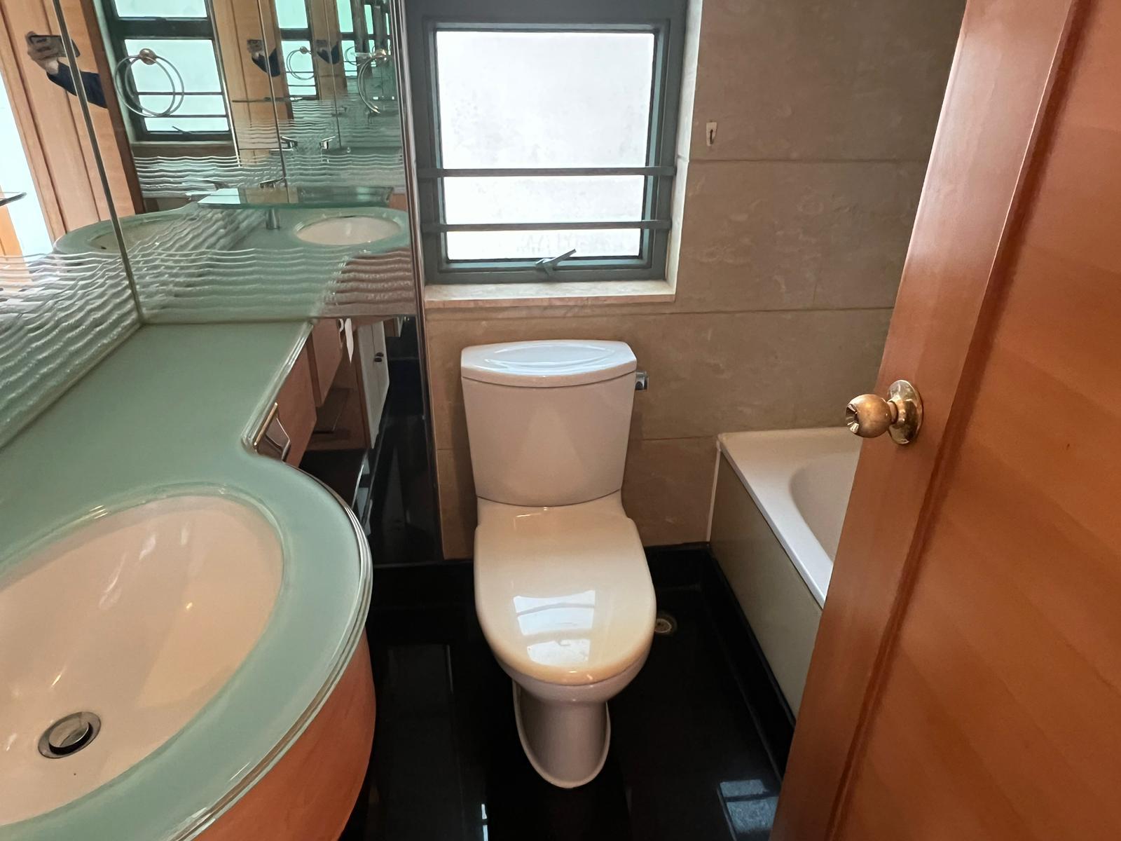 浴室保養得宜,整齊企理。(代理提供)