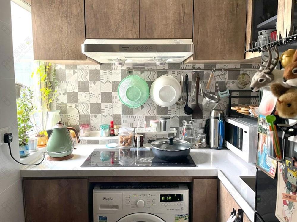 單位廚房裝修雅緻實用,亦十分光猛。(代理提供)