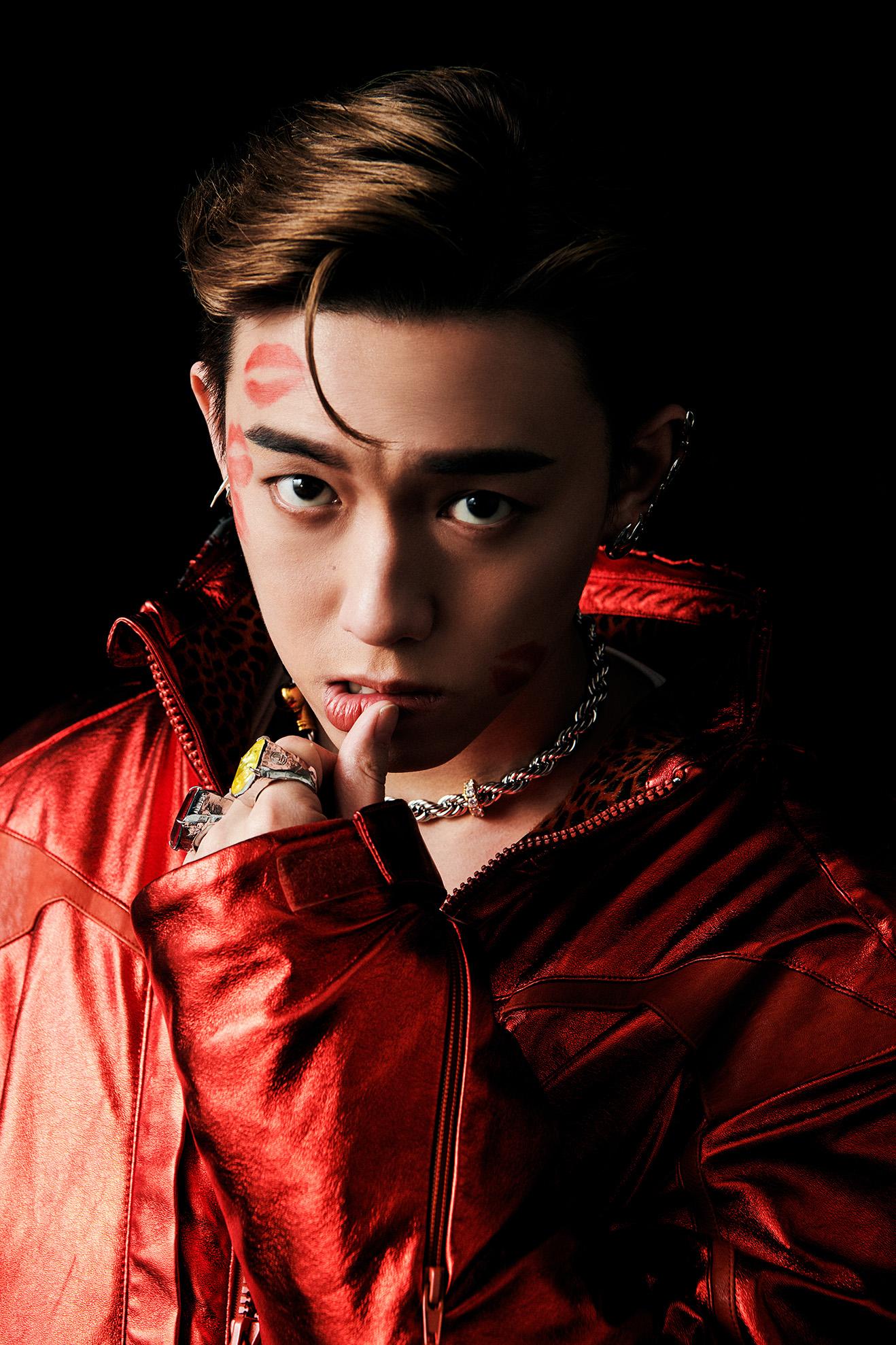 MC 張天賦新實體碟,以七個造型拍宣傳海報。