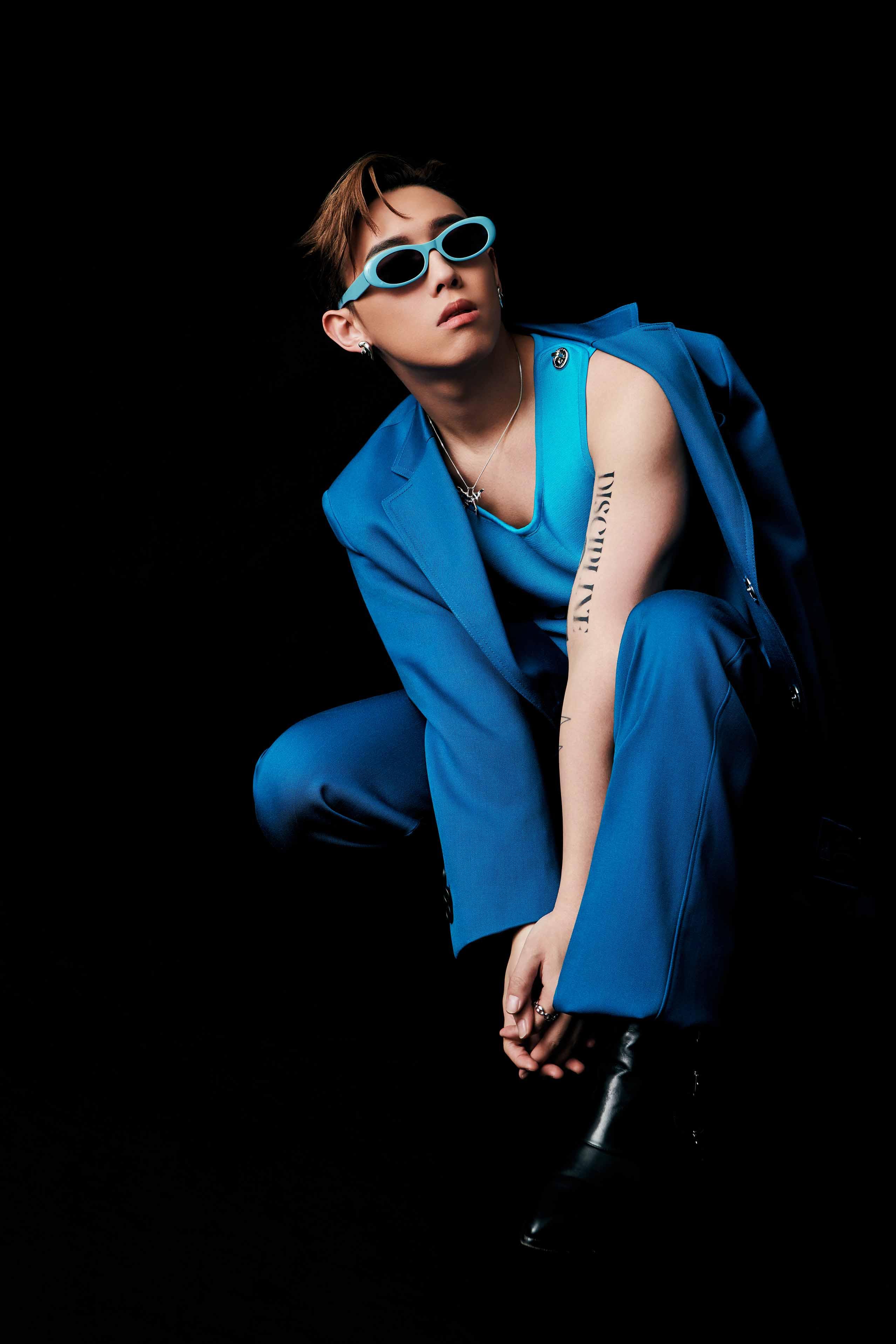 MC 張天賦新實體碟,以七個造型拍宣傳海報。