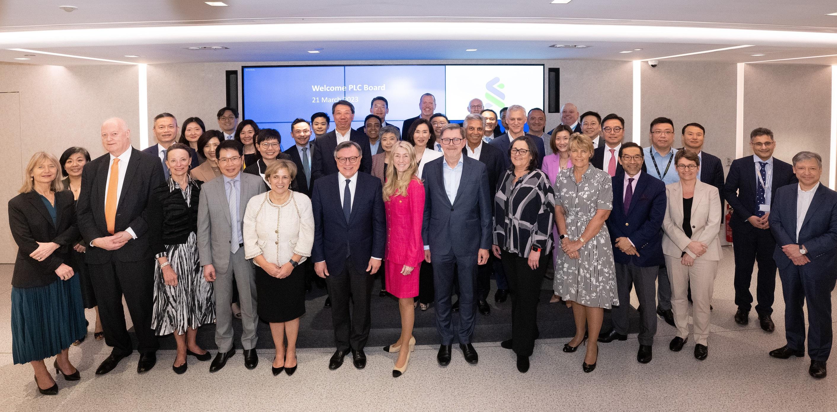 銀行動態|渣打主席韋浩思率10名獨立非執董來港開董事會