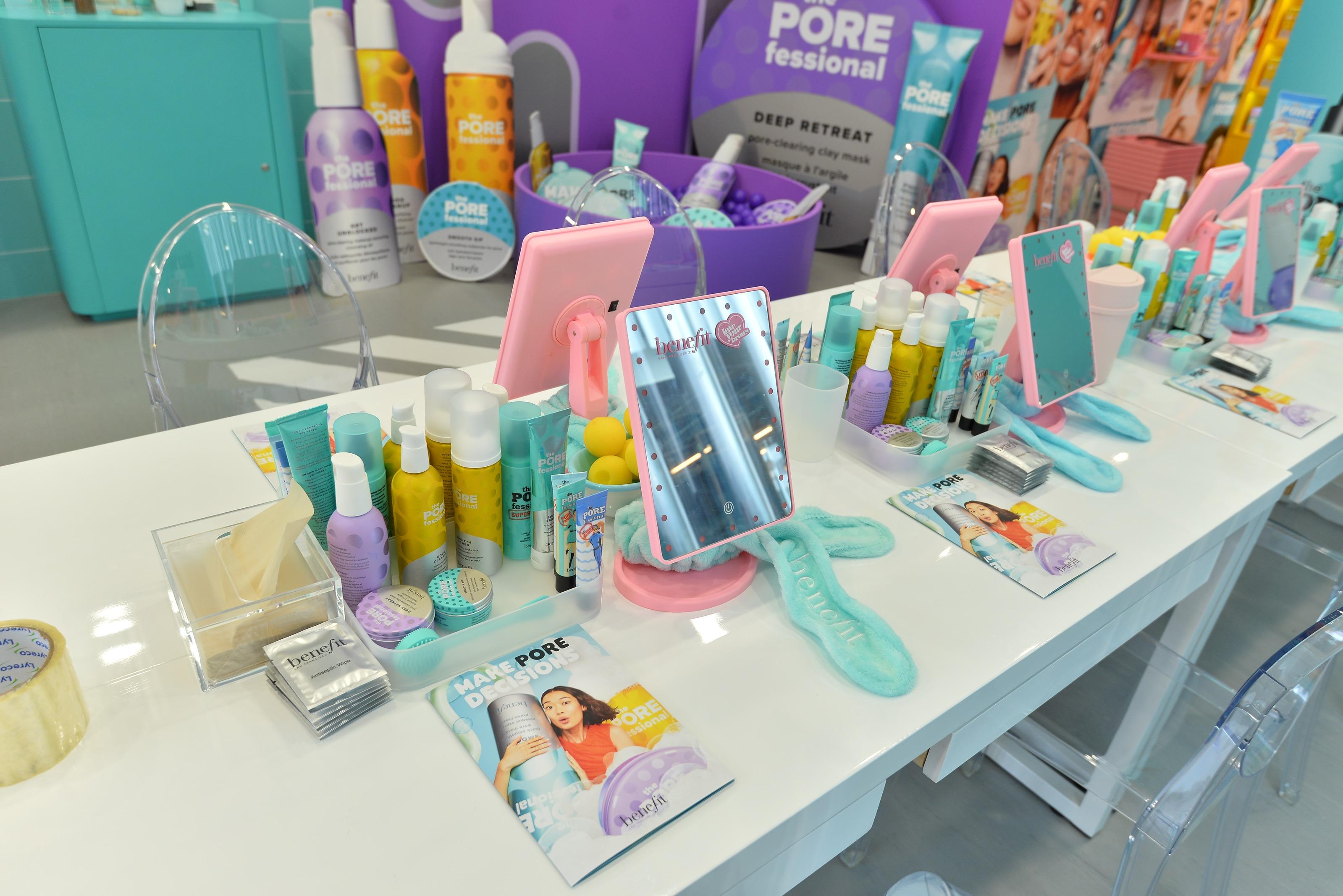 新推出的the POREfessional PORE CARE 毛孔護理系列專門針對最常見並最惱人的毛孔專屬問題,6款產品由卸妝潔面、緊緻爽膚、清潔面膜到保濕面霜都一應俱全。