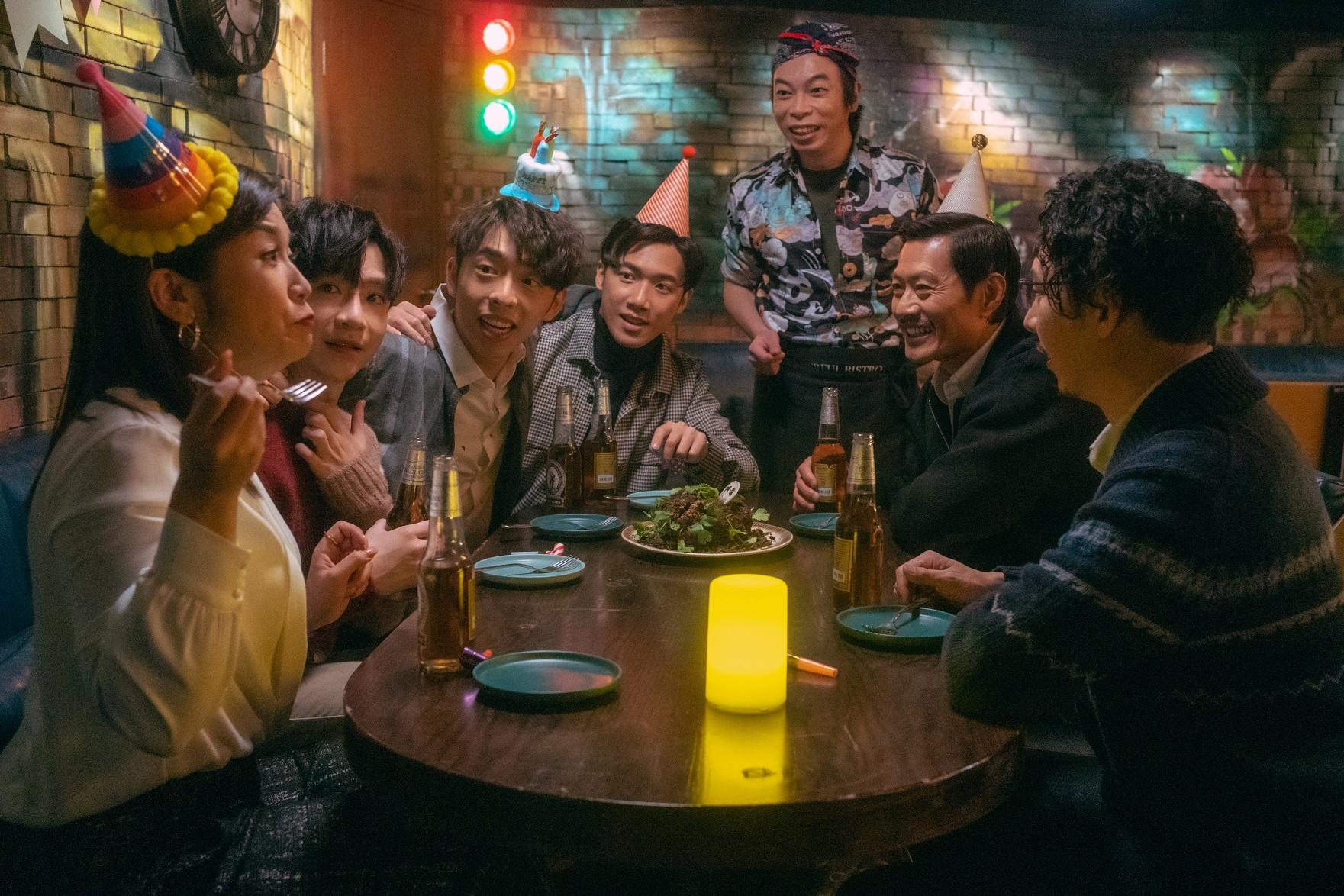 何爵天在選角上也有問阿卵(楊偉倫)意見,阿卵與Edan曾在《大叔的愛》合作,大讚他對認真好學。