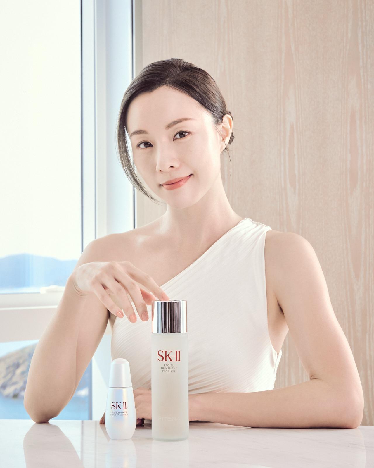 Stephy先用SK-II神仙水,緊接使用新一代小燈泡。