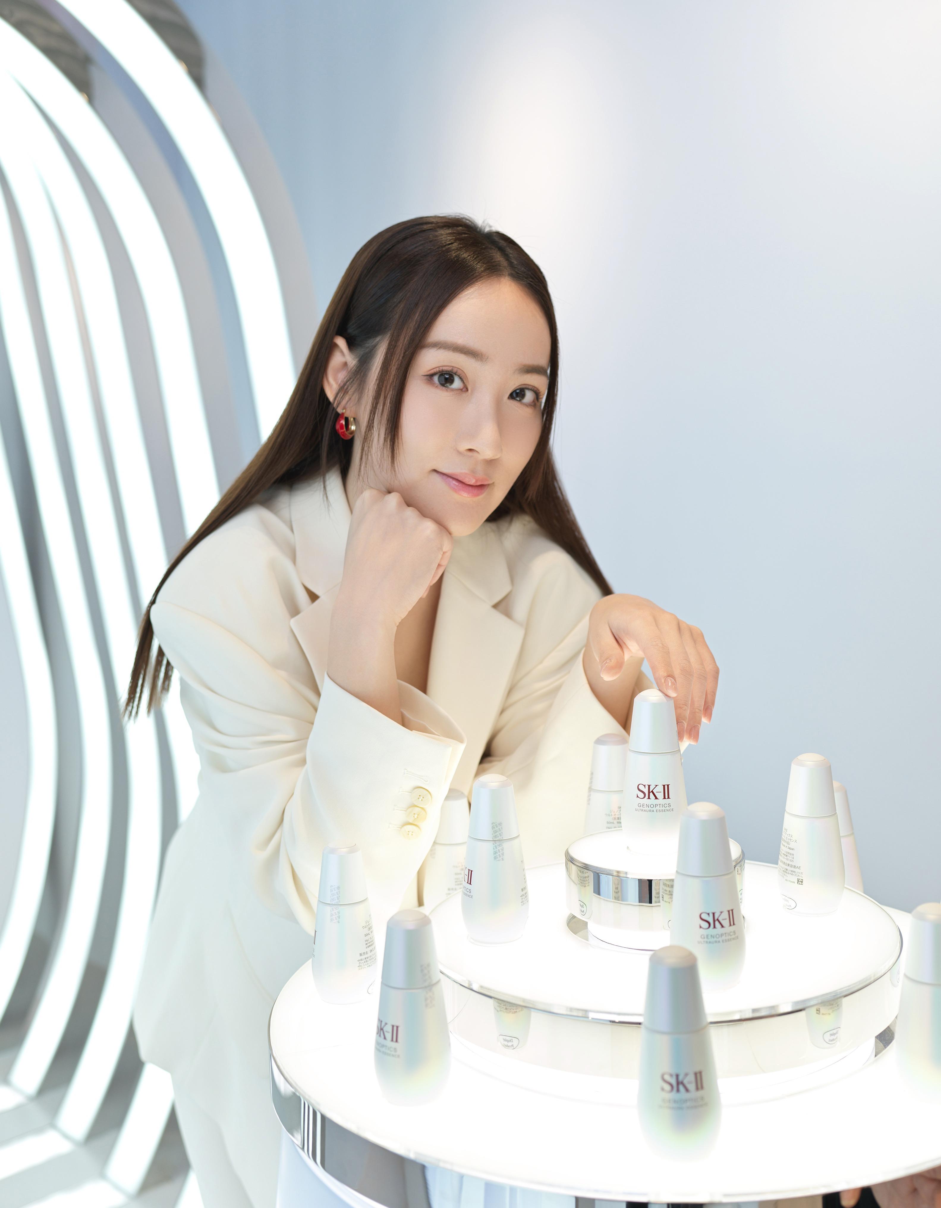 Sofiee Ng率先試用SK-II晶透鑽光小燈泡