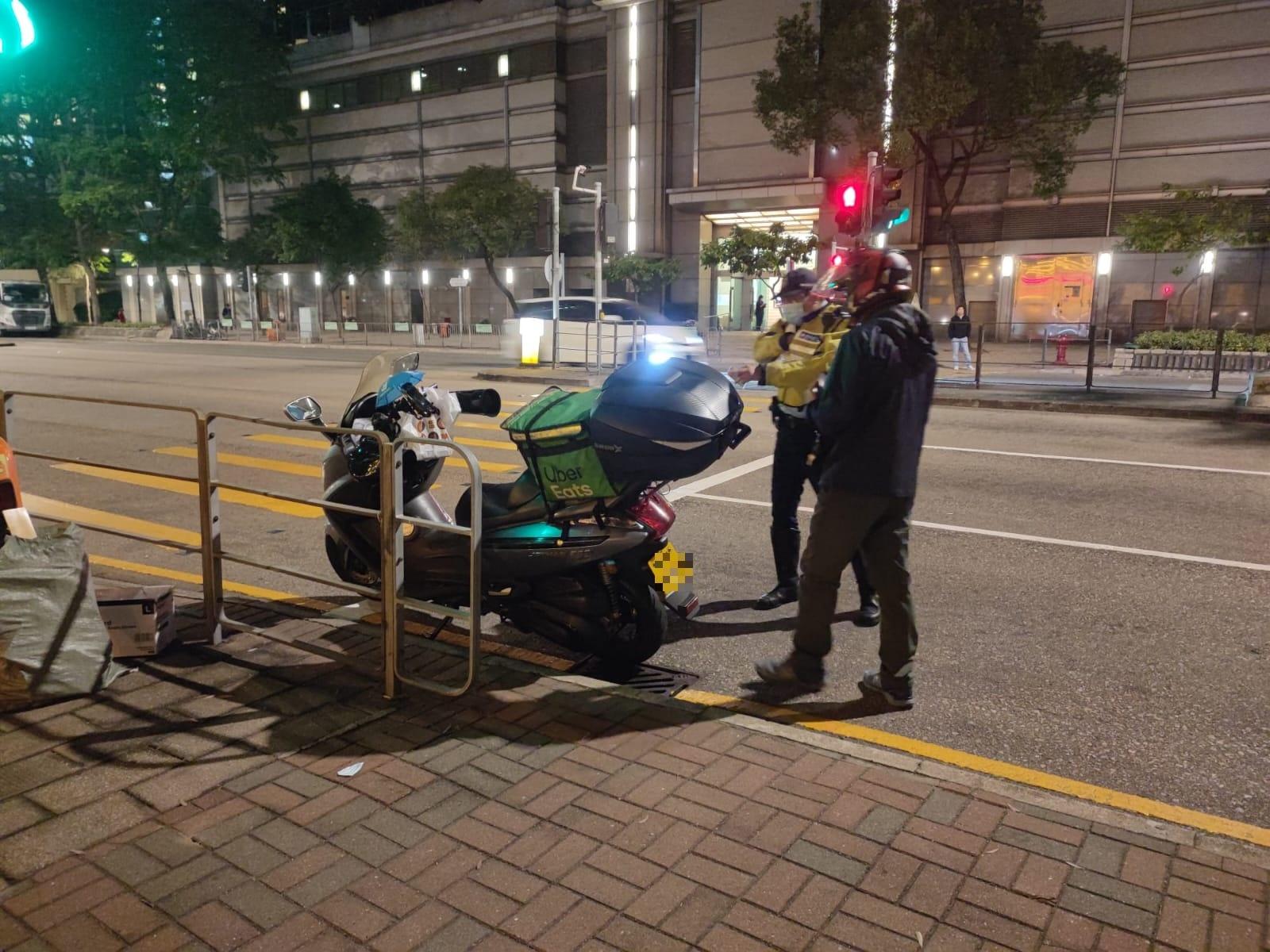 深水埗打擊電單車及單車違例 發110張牛肉乾傳票拖走15車