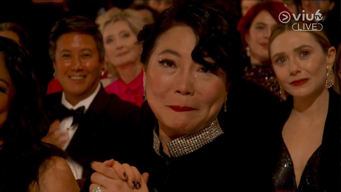 關繼威多謝台下的激動落淚的妻子。