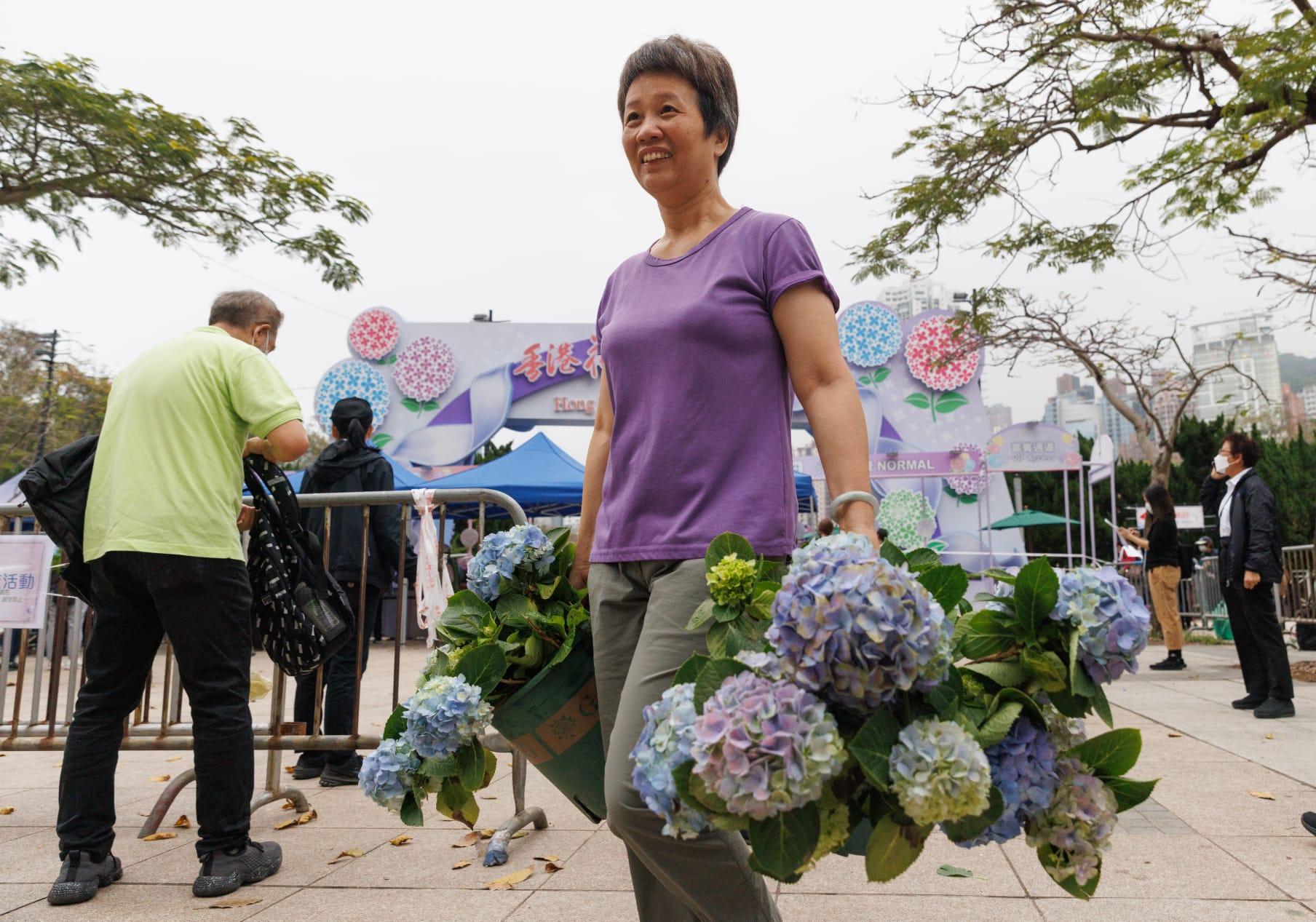 市民反應熱烈,花展在環保回收日向公眾派發花卉的活動已經結束