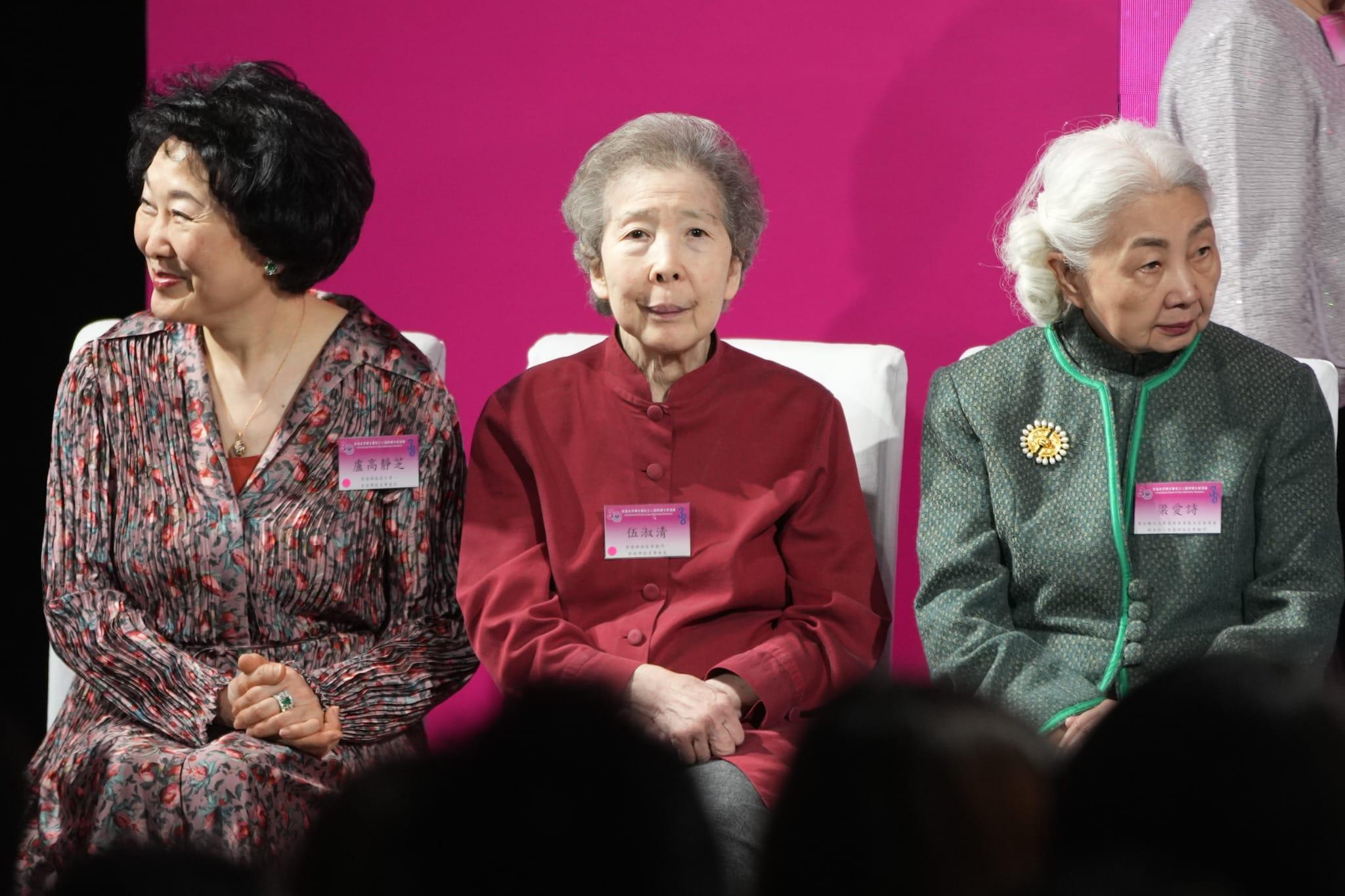 盧高靜芝, 伍淑清, 梁愛詩