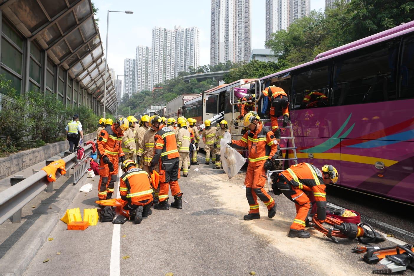 將軍澳隧道四輛旅遊巴與貨車相撞 消防指至少75人受傷 (持續更新)