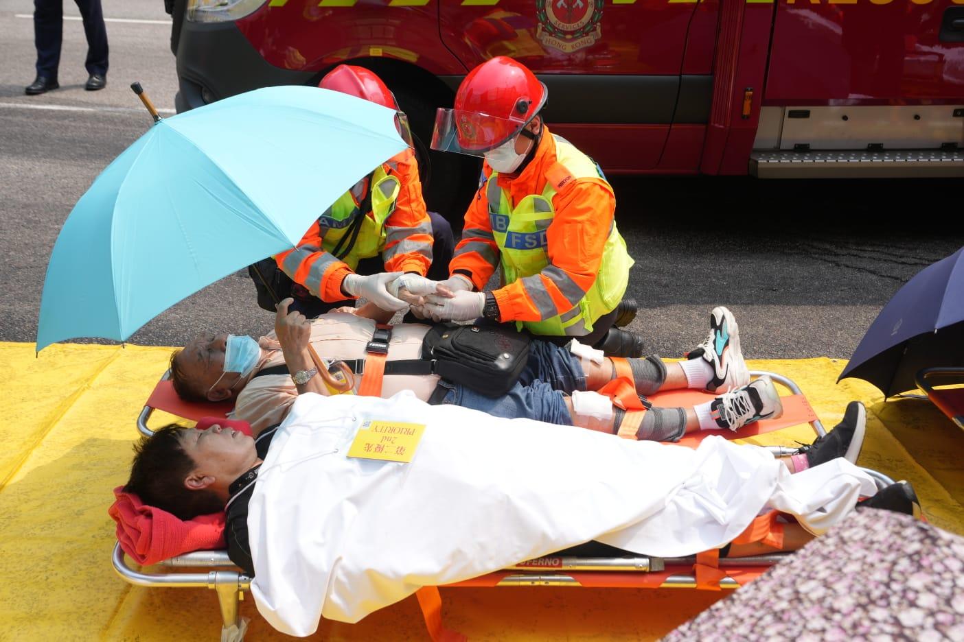 將軍澳隧道四輛旅遊巴與貨車相撞 消防指至少75人受傷 (持續更新)