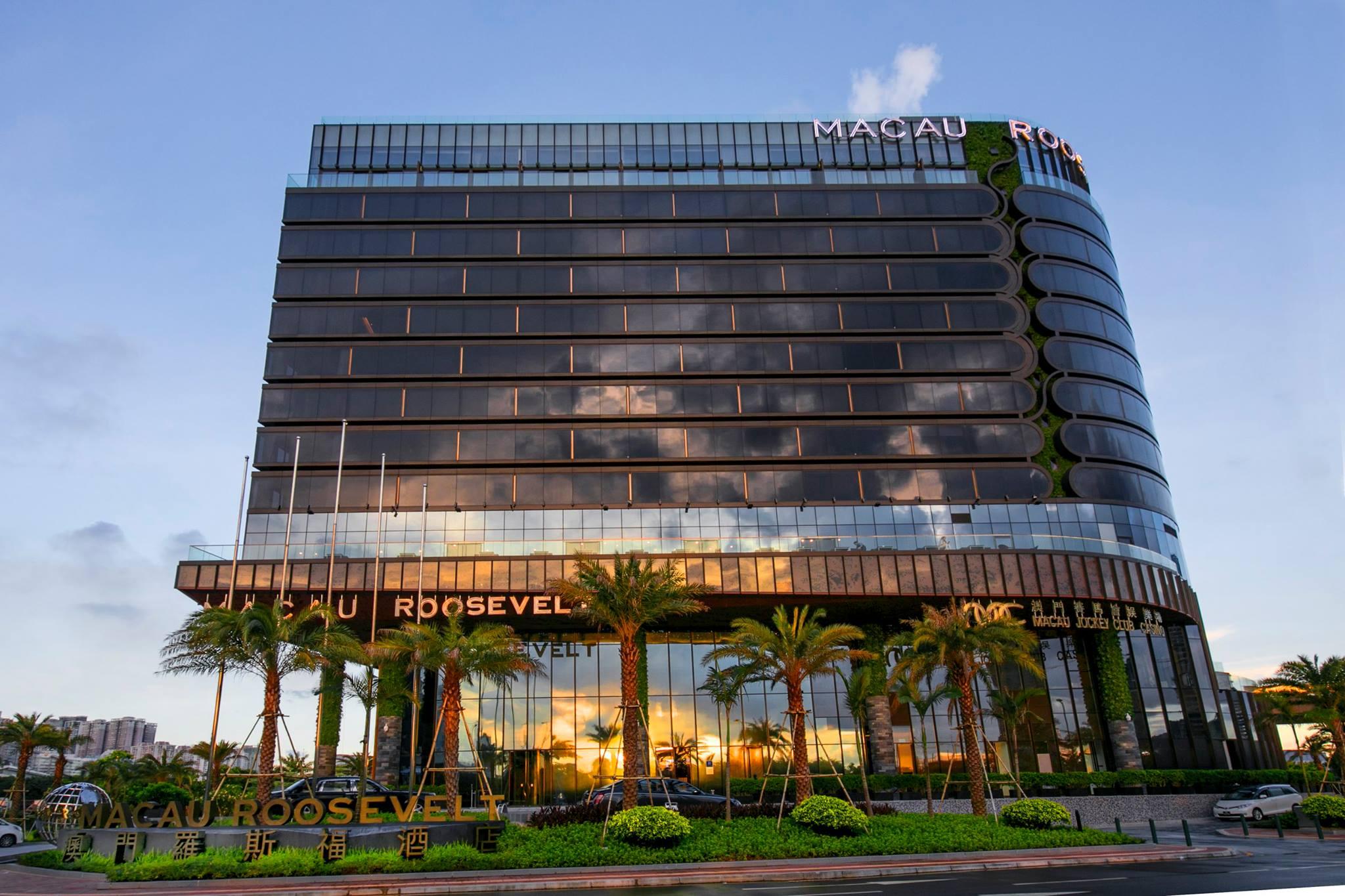 澳門羅斯福酒店充滿拉斯維加斯氣氛,12層樓高建築共有3百多間景觀客房及套房。