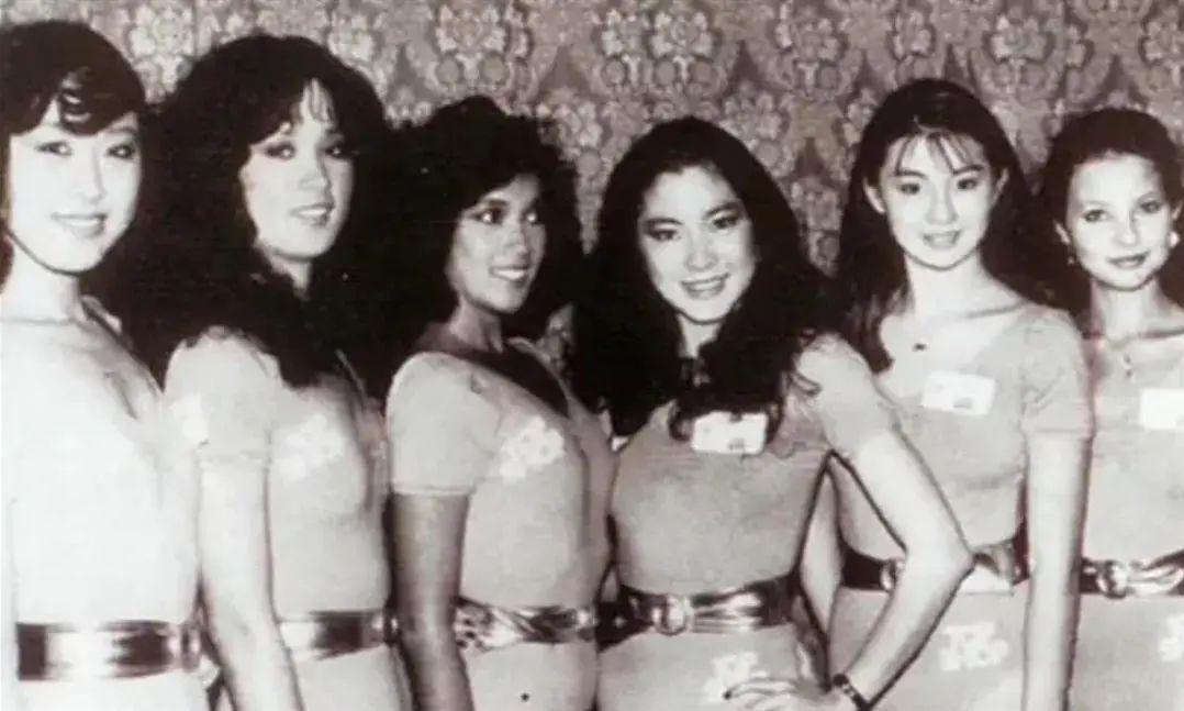 楊紫瓊在母親鼓勵下參加選美比賽,成為「馬來西亞小姐」。